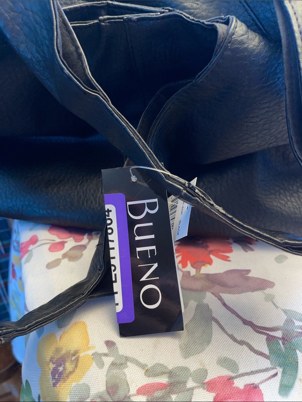 BUENO Black Pebbled Shoulder Bag with Multiple Pockets - Picture 9 of 9